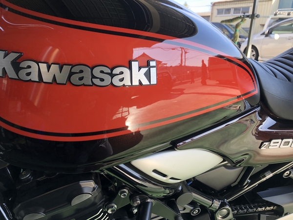 KAWASAKI Z900RS タンク 塗らないヘコミ修理 デントリペア | 群馬県太田市の板金塗装｜セノキモータース｜輸入車 外車 高級車の修理